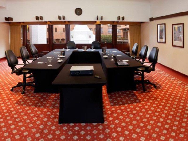 Hotel Estelar La Fontana Bogotá Eksteriør billede A meeting room at a hotel