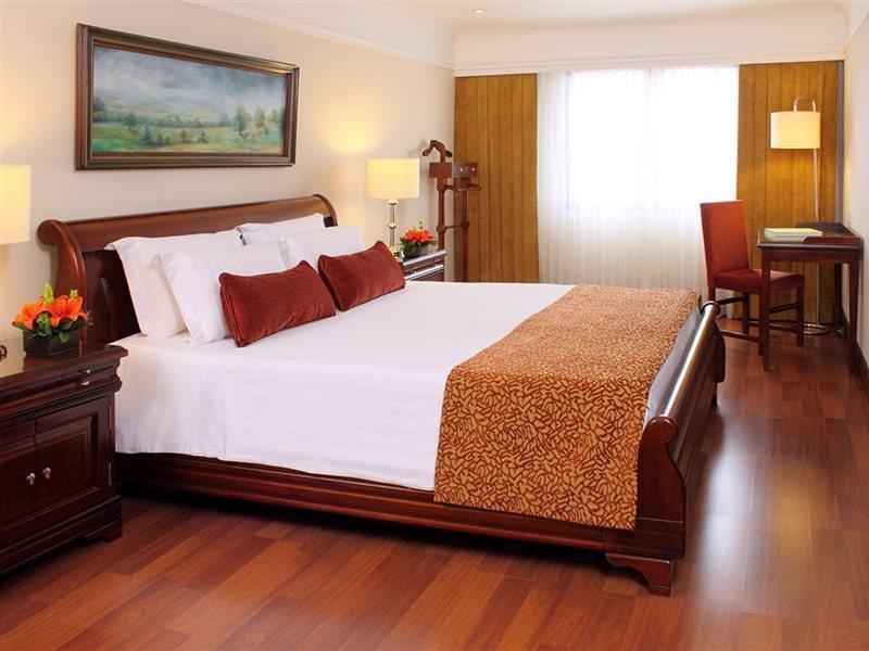 Hotel Estelar La Fontana Bogotá Eksteriør billede A bedroom at the hotel